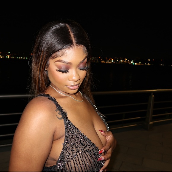 Hello beautiful people , I’m selling this dress I wore once on my birthday! - Picture 3 of 3